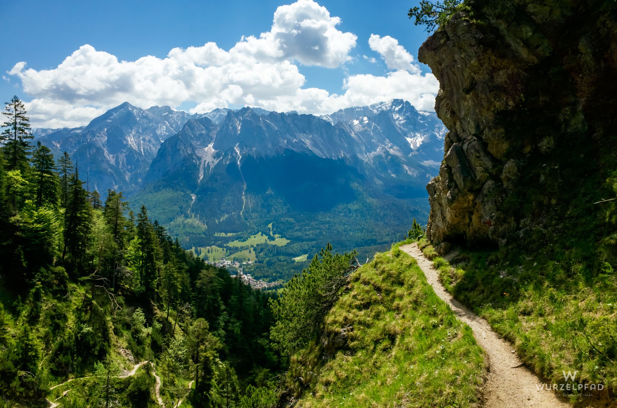 Blick auf Alpspitze, Waxensteine und Zugspitze